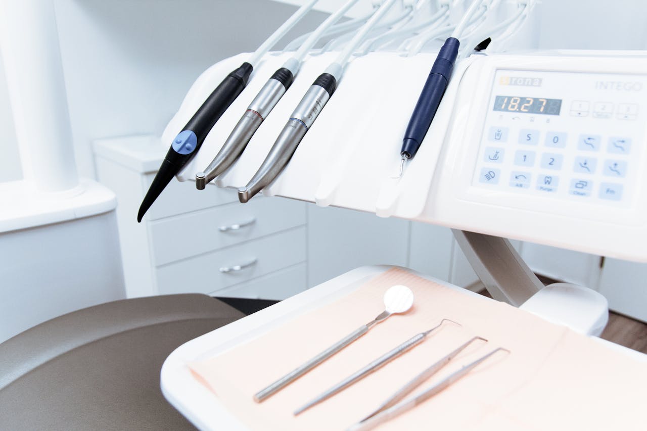 Maximizing Dental Clinic Efficiency with Well-designed Dental Carts