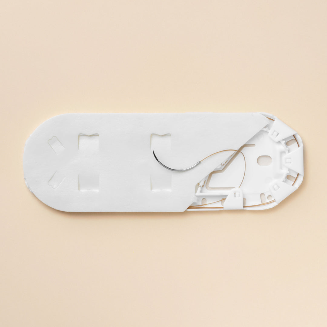 Box of Ethicon 4-0 Chromic Gut sutures, reference 1637G, featuring a natural brown, undyed 18-inch suture with a PS-2 reverse cutting needle. The packaging specifies the absorbable quality and the inclusion of MULTIPASS® needle technology, suitable for advanced surgical applications.