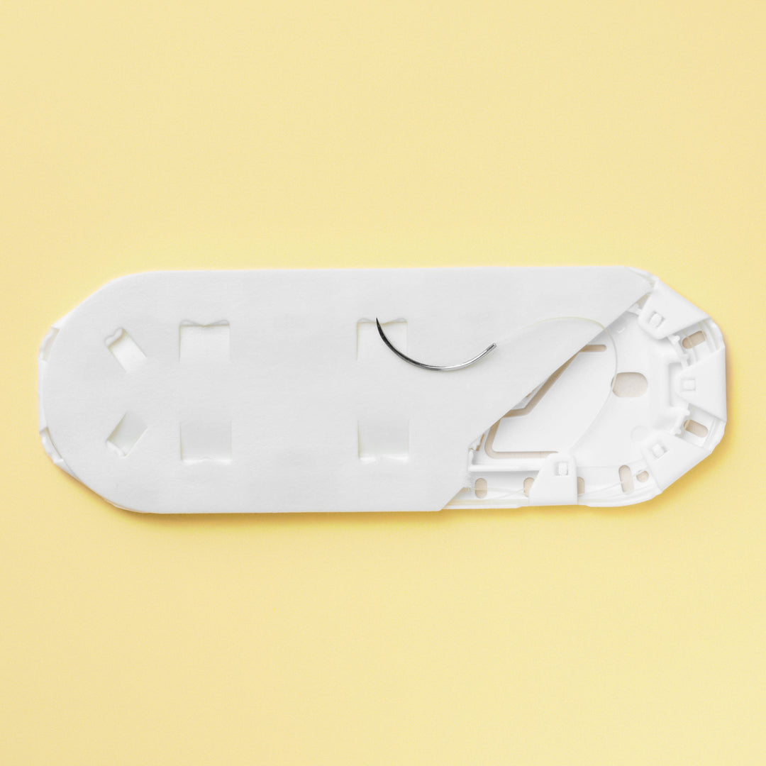 Box of 4-0 Plain Gut sutures, reference H821H, with yellowish-tan threads and a 19mm FS-2 reverse cutting needle, designed for consistent absorption and general tissue approximation in surgical procedures, in a convenient 36 suture pack.