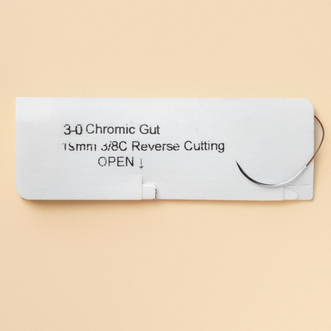 Box of 3-0 Chromic Gut sutures with a C-6 reverse cutting needle, model 560B, emphasizing the 2-week wound support duration and featuring a QR code for easy reference. The packaging highlights its sterility and absorbable nature tailored for effective wound management.