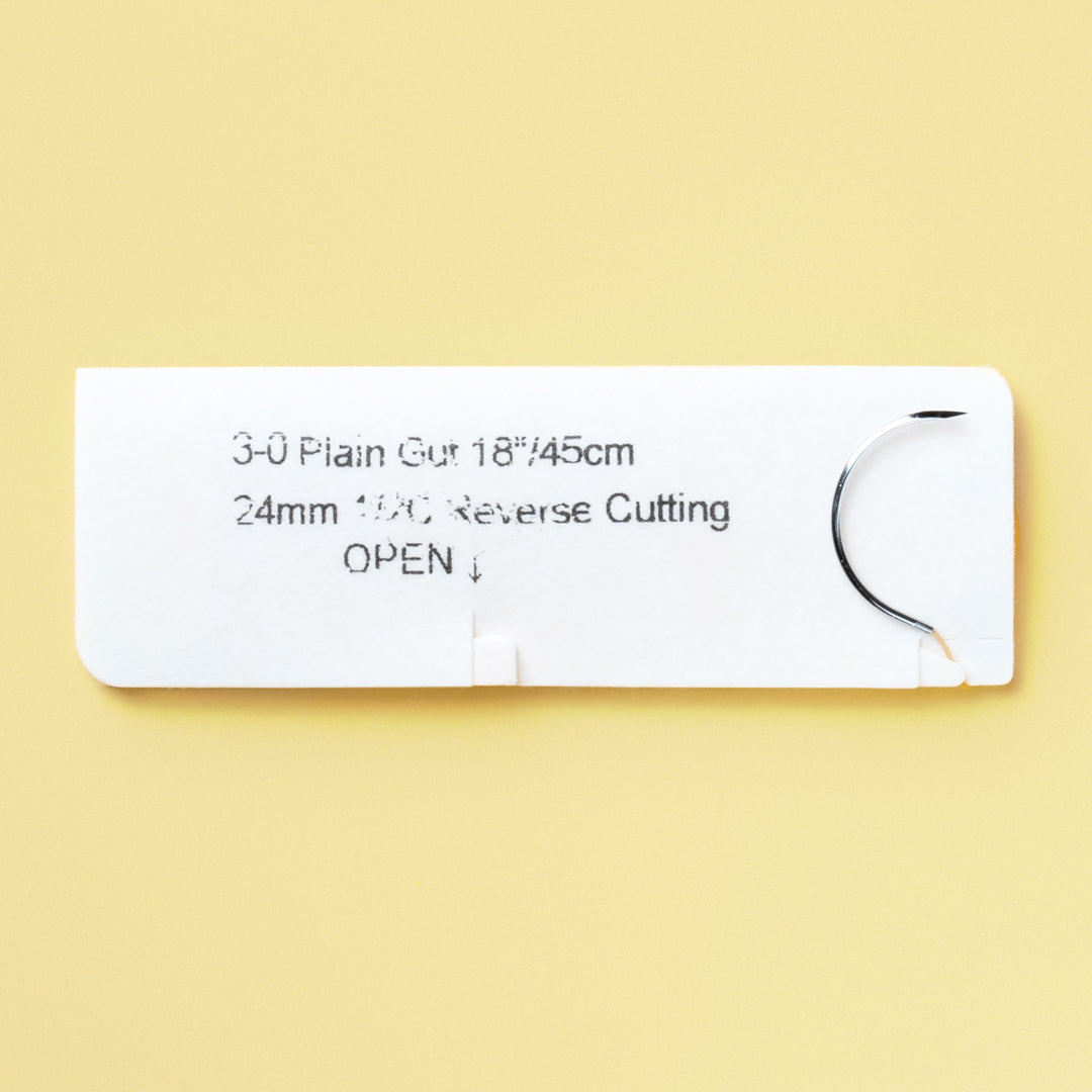 Box of 3-0 Plain Gut sutures with a C-31 reverse cutting needle, model 594B, emphasizing the 1-week wound support and featuring a QR code for efficient product verification. The package conveys the essential information about sterility and usage for successful surgical outcomes.