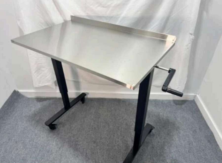 Table à instruments au-dessus du patient (TIAP)